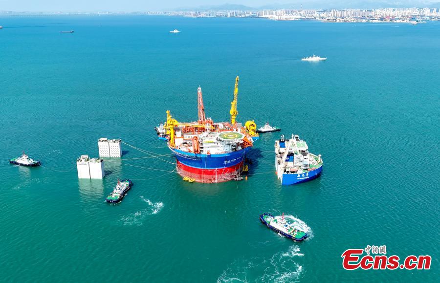 Primeira instalação FPSO da Ásia navega na China