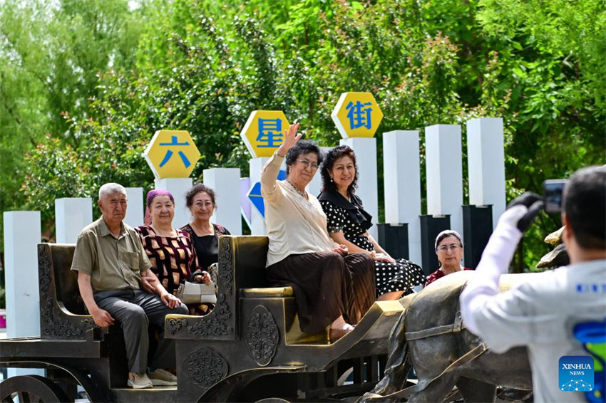 Xinjiang atrai turistas durante o verão