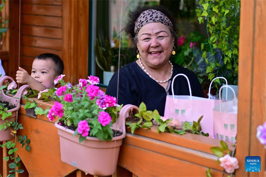 Xinjiang atrai turistas durante o verão