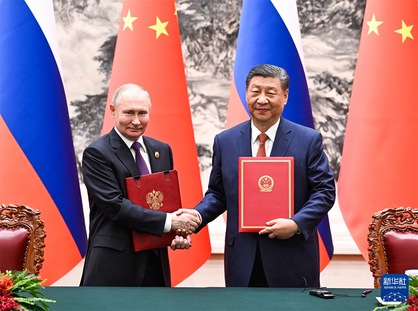 Xi Jinping e Putin realizam conversações em Beijing, traçando rumo para fortalecer laços