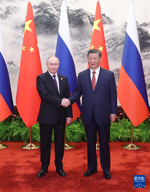 Xi Jinping e Putin realizam conversações em Beijing, traçando rumo para fortalecer laços