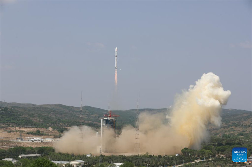 China envia quatro satélites ao espaço