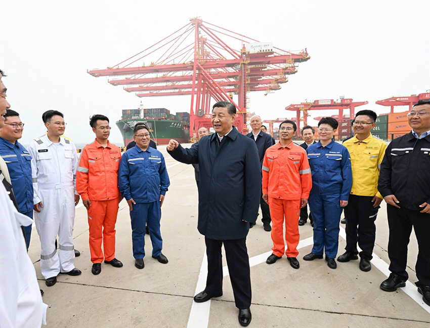 Xi Jinping inspeciona Rizhao, na Província de Shandong, no leste da China