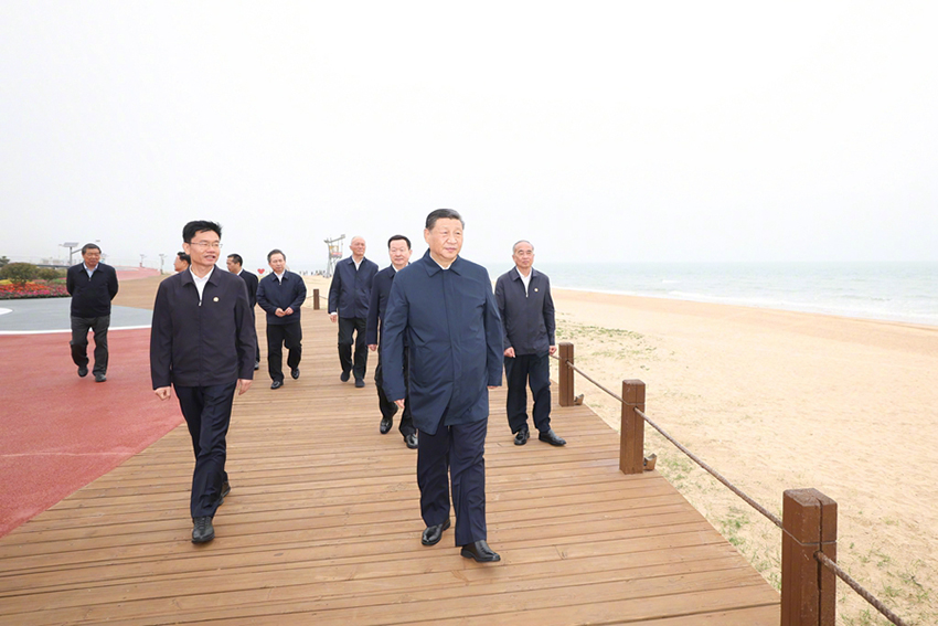 Xi Jinping inspeciona Rizhao, na Província de Shandong, no leste da China