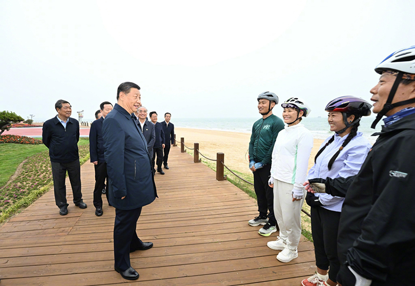 Xi Jinping inspeciona Rizhao, na Província de Shandong, no leste da China