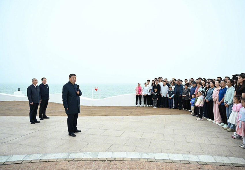 Xi Jinping inspeciona Rizhao, na Província de Shandong, no leste da China