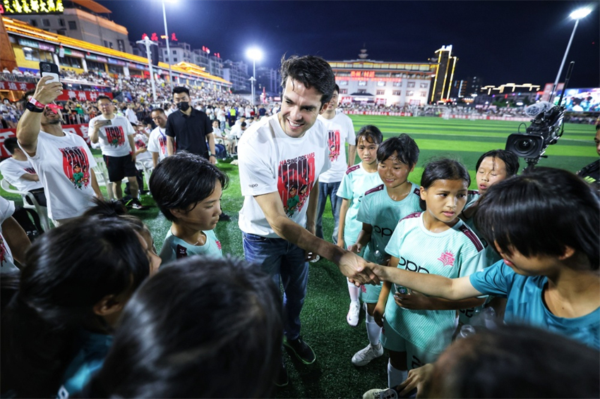Kaká chega a Guiyang para assistir à 