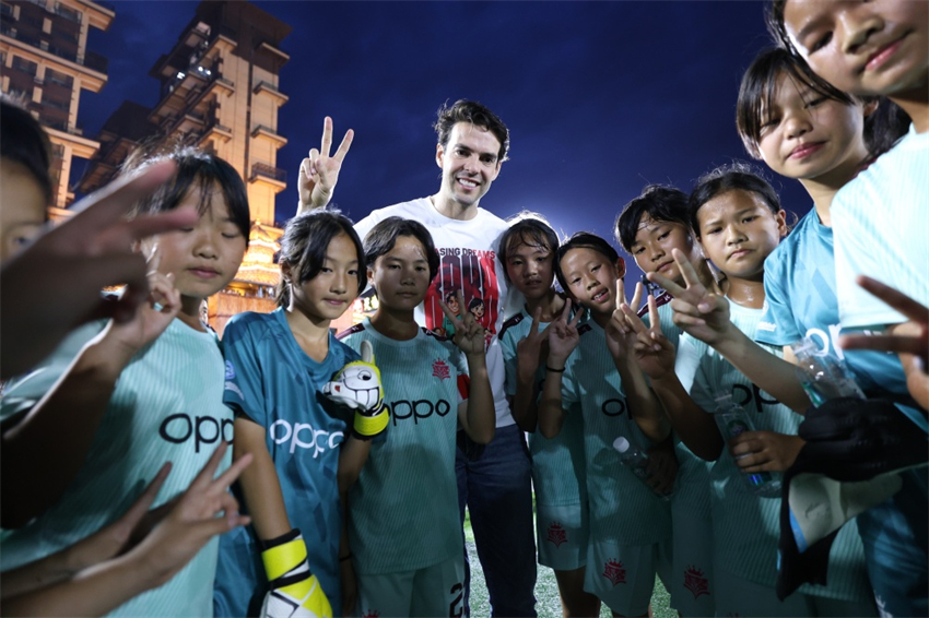 Kaká chega a Guiyang para assistir à 