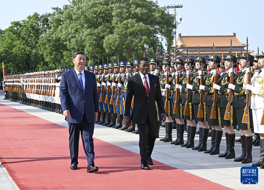 Presidentes da China e da Guiné Equatorial conversam e elevam laços