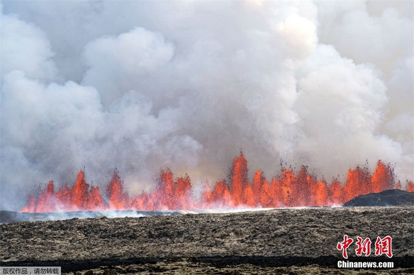 Vulcão islandês entra em erupção, com fissura de cerca de 3,4 quilômetros de comprimento