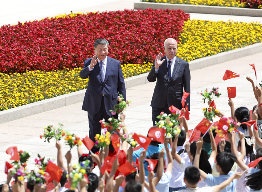 Xi Jinping conversa com presidente da Tunísia