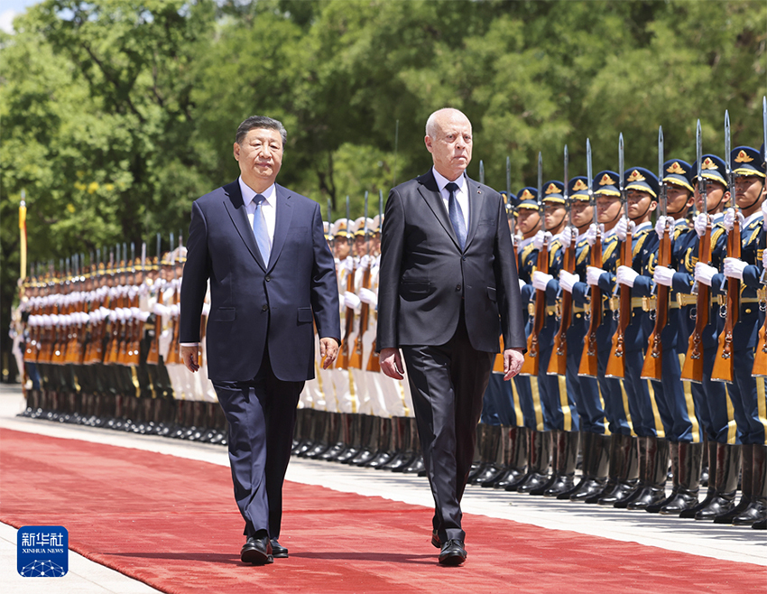 Xi Jinping conversa com presidente da Tunísia