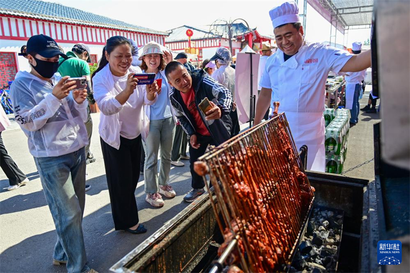 Xinjiang realiza primeiro concurso de culinária de carneiro Bashbay