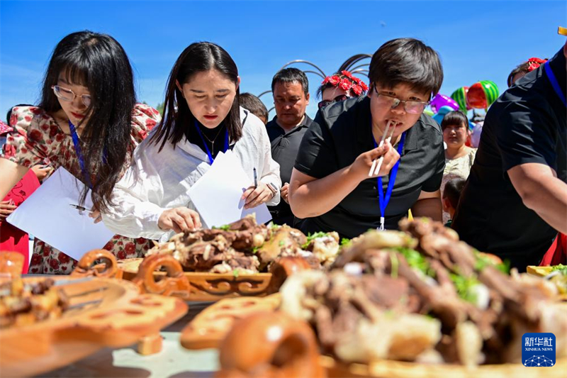 Xinjiang realiza primeiro concurso de culinária de carneiro Bashbay