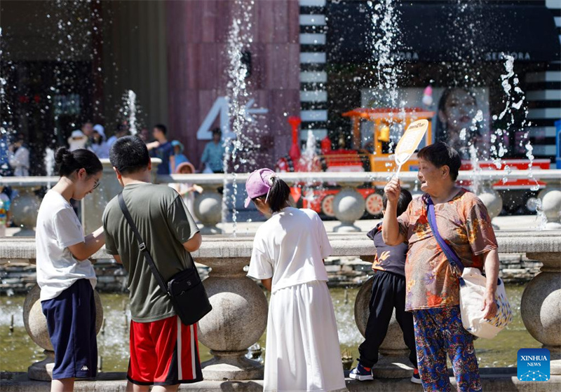 Clima extremo resulta em vagas de calor e tempestades na China