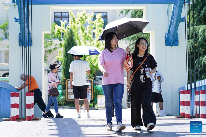 Clima extremo resulta em vagas de calor e tempestades na China