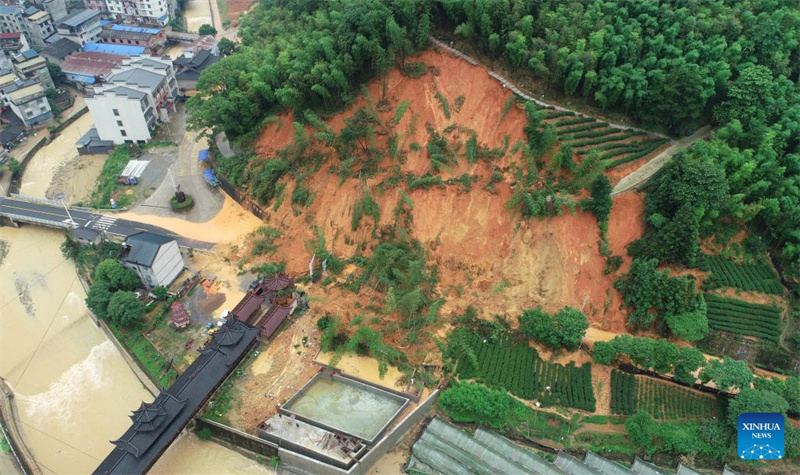 Chuvas torrenciais provocam evacuações em Fujian, leste da China