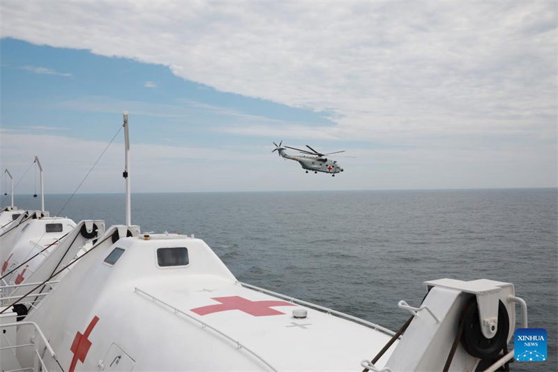 Navio-hospital da Marinha do ELP zarpa para missão de 2024