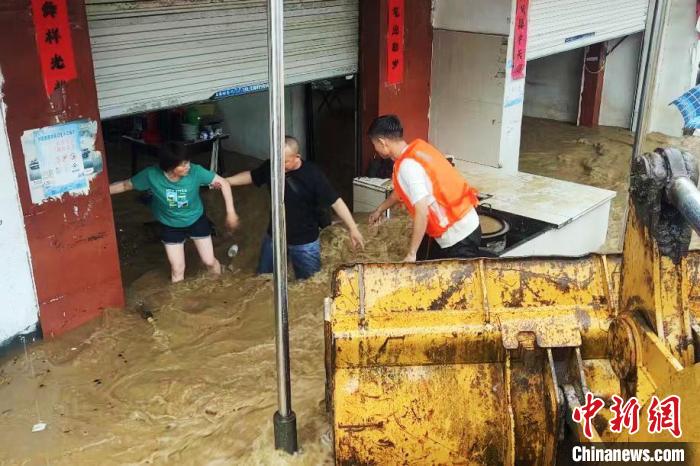 Chuvas torrenciais atingem várias regiões na província de Anhui