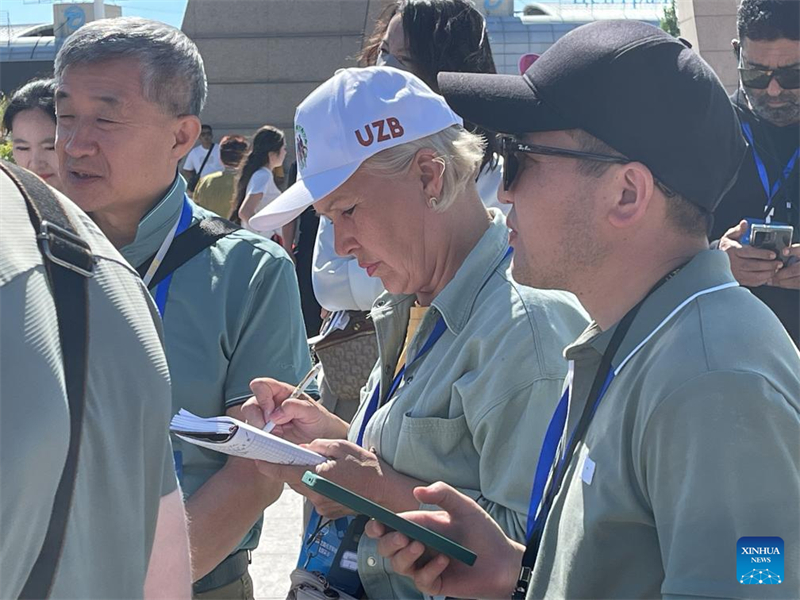 Jornalistas de 16 países visitam Xinjiang, na China