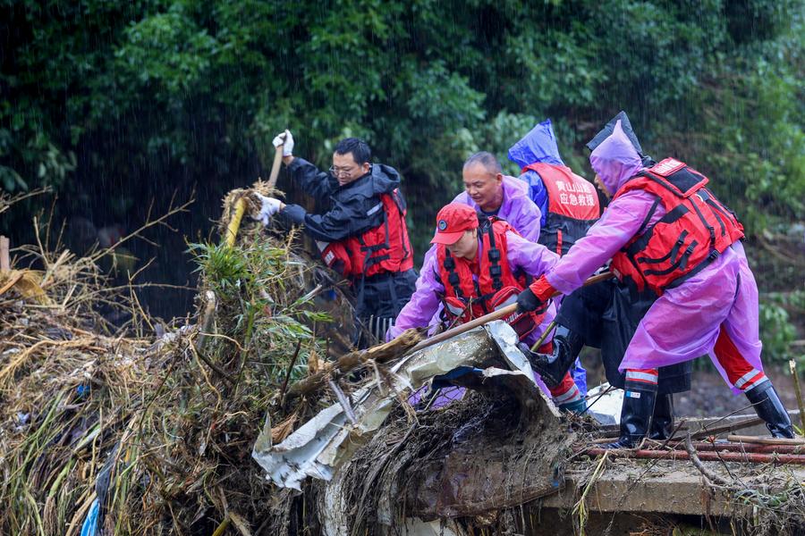 Galeria: operações de resgate devido a inundações em Anhui