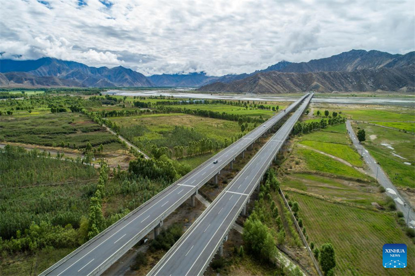 Rodovia que liga as maiores cidades de Xizang é aberta ao tráfego