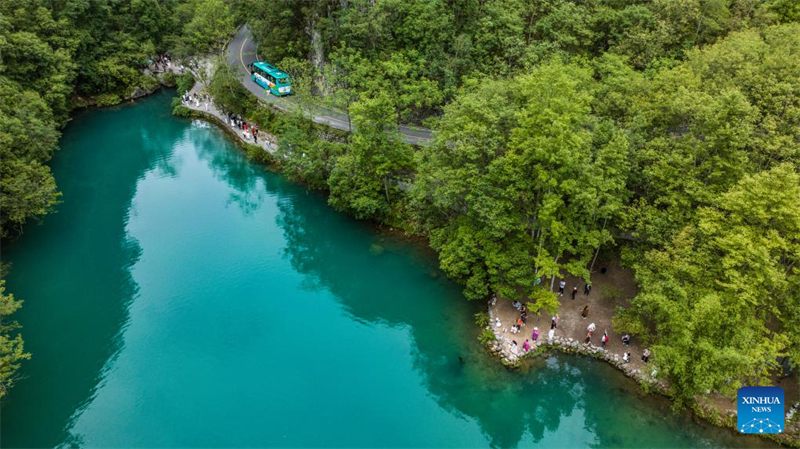 Rede de estradas rurais em Guizhou melhora significativamente na última década