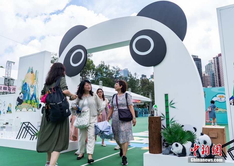 Hong Kong realiza cerimônia de hasteamento da bandeira para celebrar o 27º aniversário do retorno à pátria