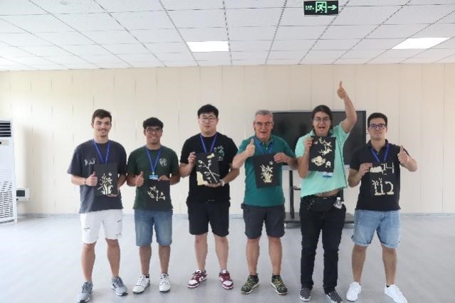 Professores e alunos da Oficina Luban em Portugal experienciam a cultura tradicional chinesa