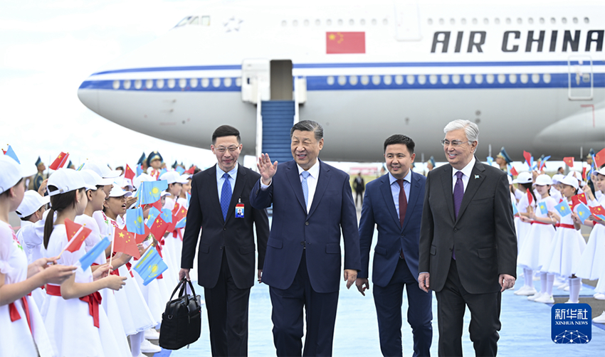 Xi Jinping chega ao Cazaquistão para visita de Estado e cúpula da OCS com foco no impulso da cooperação