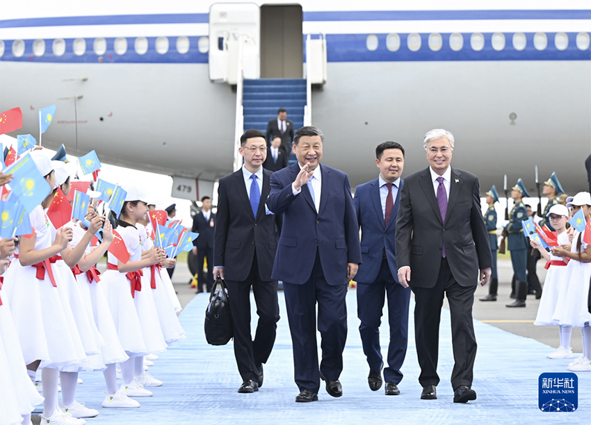 Xi Jinping chega ao Cazaquistão para visita de Estado e cúpula da OCS com foco no impulso da cooperação