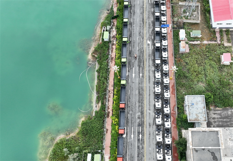 Tráfego de veículos de transporte na fronteira China-Cazaquistão no porto de Baketu ultrapassa 30.000 viagens