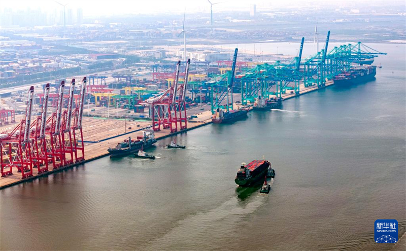 Volume de contêineres no Porto de Tianjin cresce 4,6% no primeiro semestre