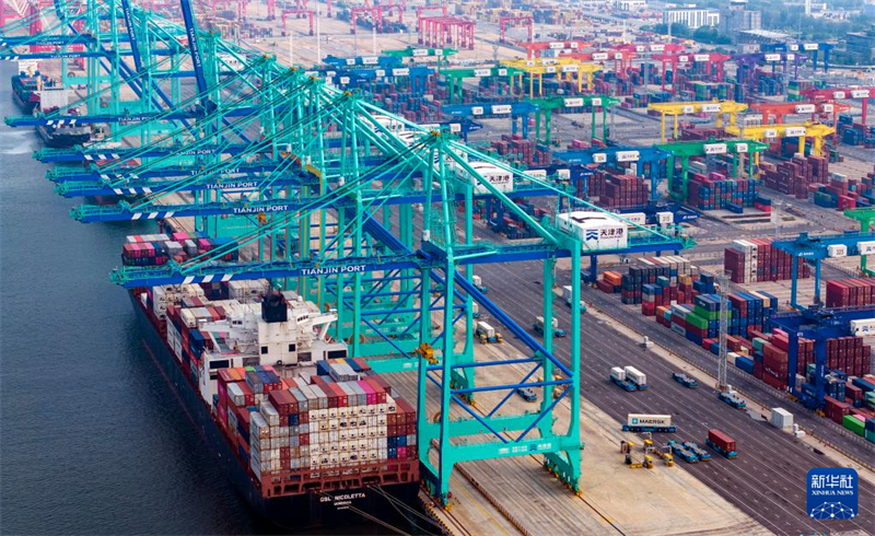 Volume de contêineres no Porto de Tianjin cresce 4,6% no primeiro semestre