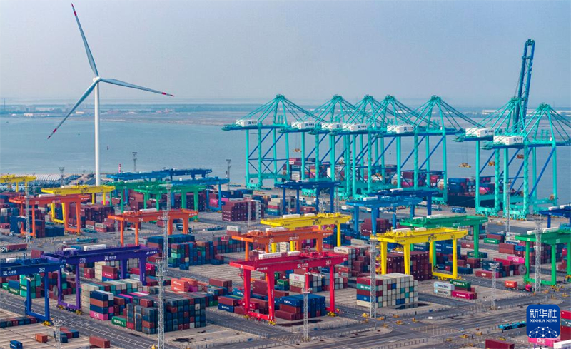 Volume de contêineres no Porto de Tianjin cresce 4,6% no primeiro semestre