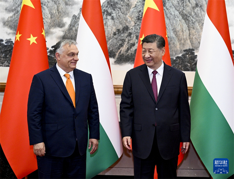 Xi Jinping e Orban trocam opiniões aprofundadas sobre crise na Ucrânia