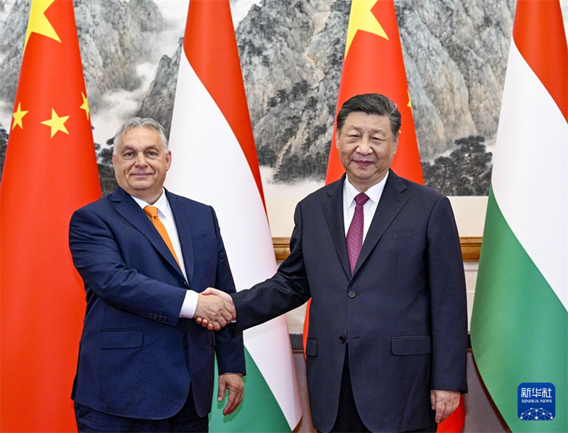 Xi Jinping e Orban trocam opiniões aprofundadas sobre crise na Ucrânia