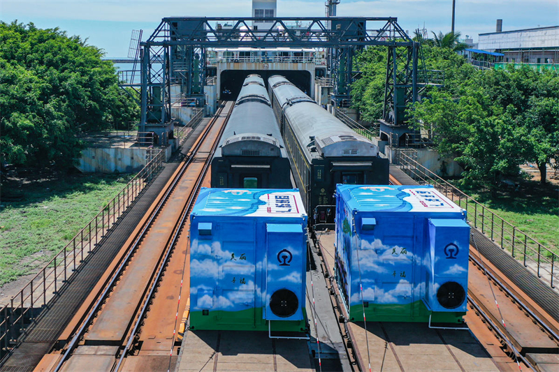 Primeira unidade móvel de armazenamento de energia entra em operação em trem transoceânico de Hainan