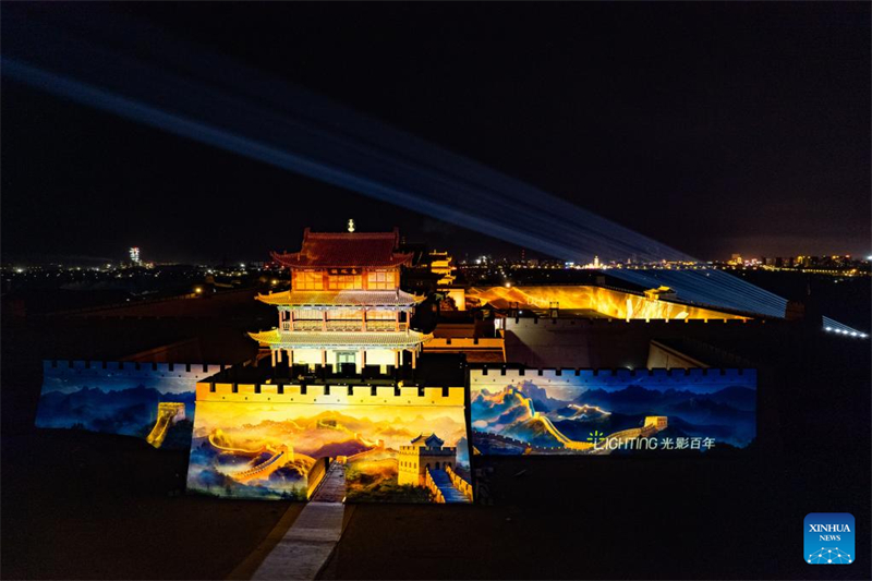 Galeria: vista noturna da área cênica da passagem Jiayu em Gansu, noroeste da China