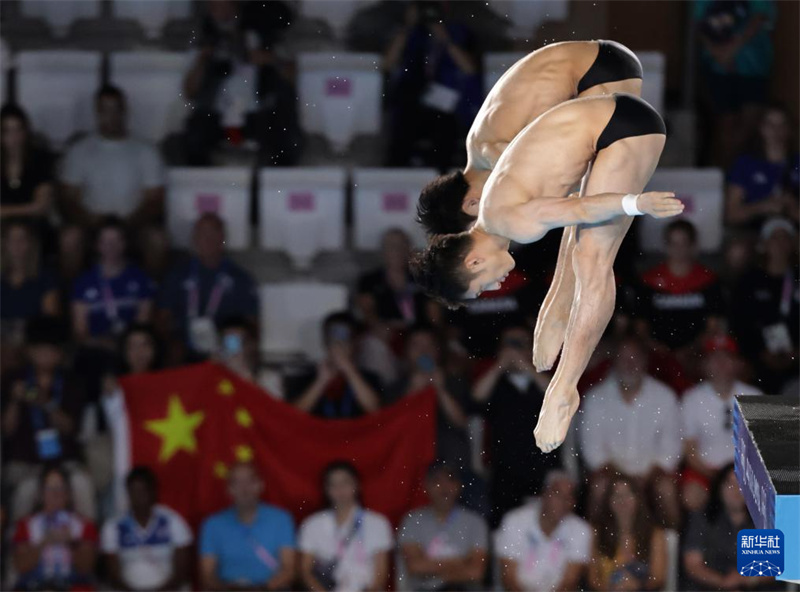 Paris 2024: atletas chineses Lian Junjie e Yang Hao conquistaram medalha de ouro na plataforma 10m sincronizada masculino