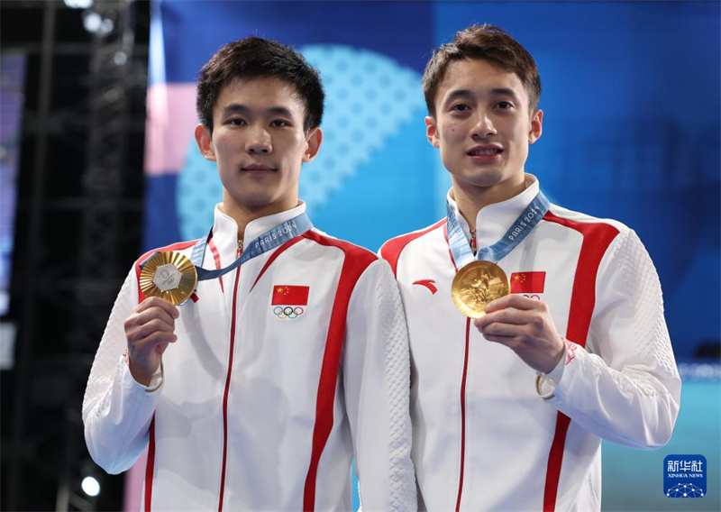 Paris 2024: atletas chineses Lian Junjie e Yang Hao conquistaram medalha de ouro na plataforma 10m sincronizada masculino