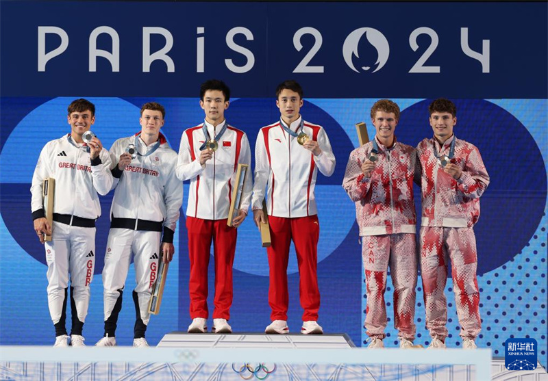 Paris 2024: atletas chineses Lian Junjie e Yang Hao conquistaram medalha de ouro na plataforma 10m sincronizada masculino