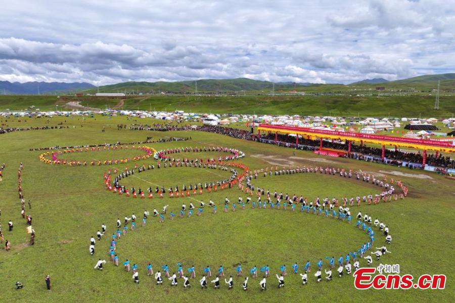 Corrida de cavalos tem início em Sichuan