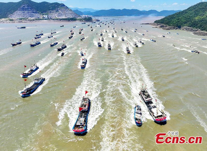 Zhejiang: navios pesqueiros regressam ao mar após fim de interregno de pesca