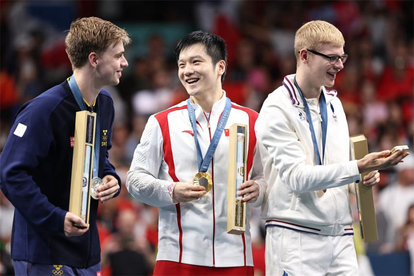 Paris 2024: mesatenista chinês Fan Zhendong ganha medalha de ouro no tênis de mesa individual masculino