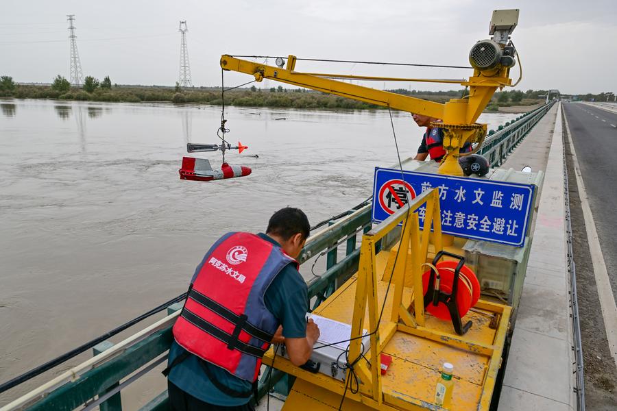 Xinjiang toma medidas de controle de inundações do rio Tarim