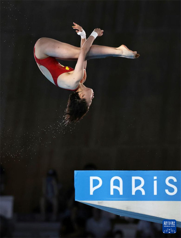 Paris 2024: mergulhadoras chinesas Quan Hongchan e Chen Yuxi ganham ouro e prata na plataforma feminina de 10m