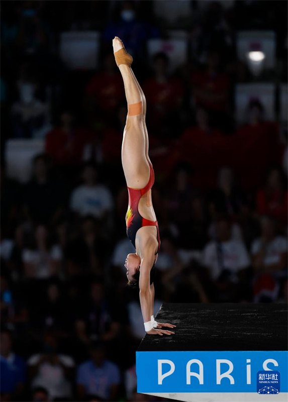 Paris 2024: mergulhadoras chinesas Quan Hongchan e Chen Yuxi ganham ouro e prata na plataforma feminina de 10m