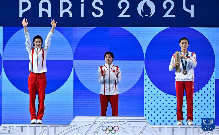 Paris 2024: mergulhadoras chinesas Quan Hongchan e Chen Yuxi ganham ouro e prata na plataforma feminina de 10m