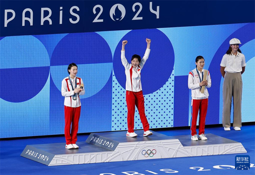 Paris 2024: mergulhadoras chinesas Quan Hongchan e Chen Yuxi ganham ouro e prata na plataforma feminina de 10m